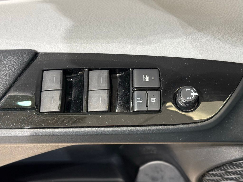 Thumbnail: 2019 Toyota Prius - 16