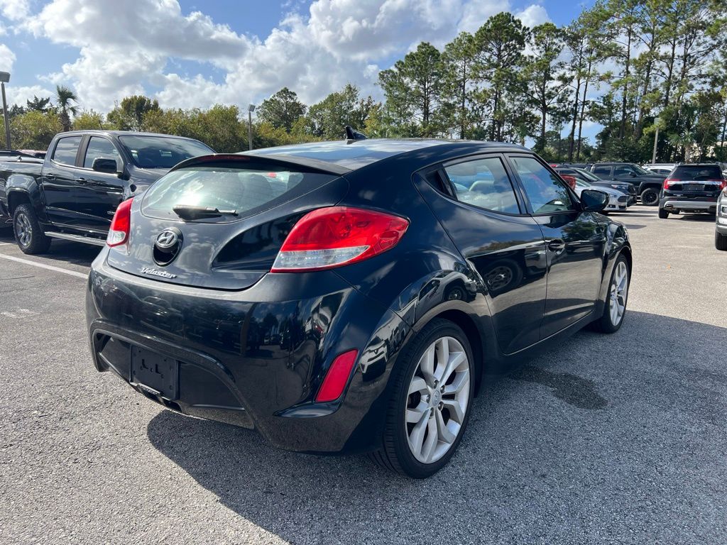 2013 Hyundai Veloster Base 4