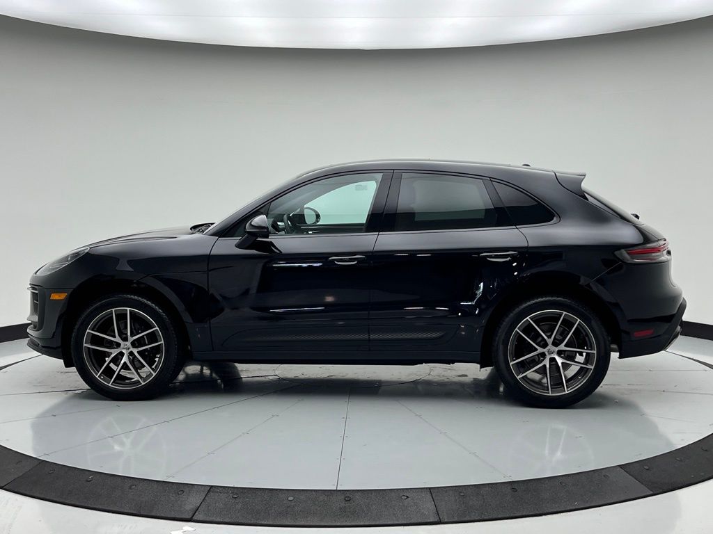 Thumbnail: 2025 Porsche Macan - 2