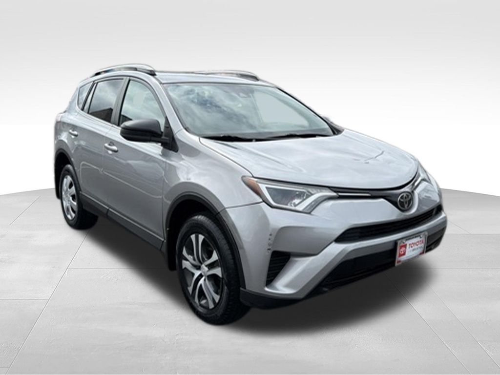 2017 Toyota RAV4 Plata (Silver Sky Metallic) SUV/Crossover Tracción en las cuatro ruedas 6 velocidades Automática