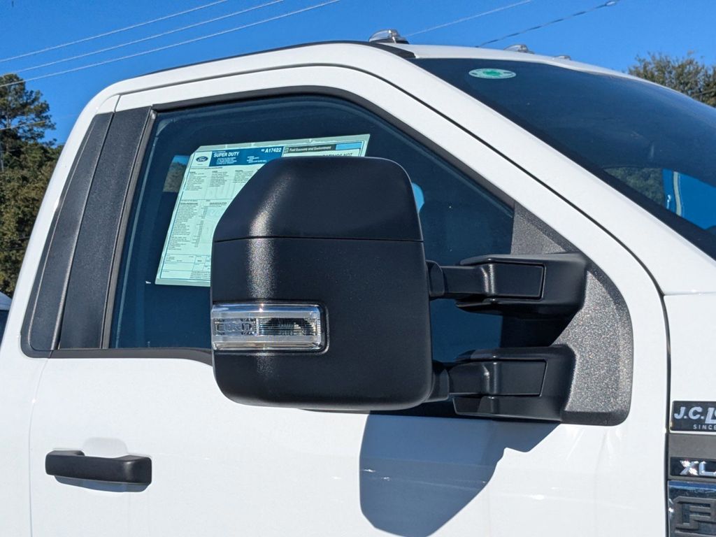 2025 Ford F-550 Chassis XL