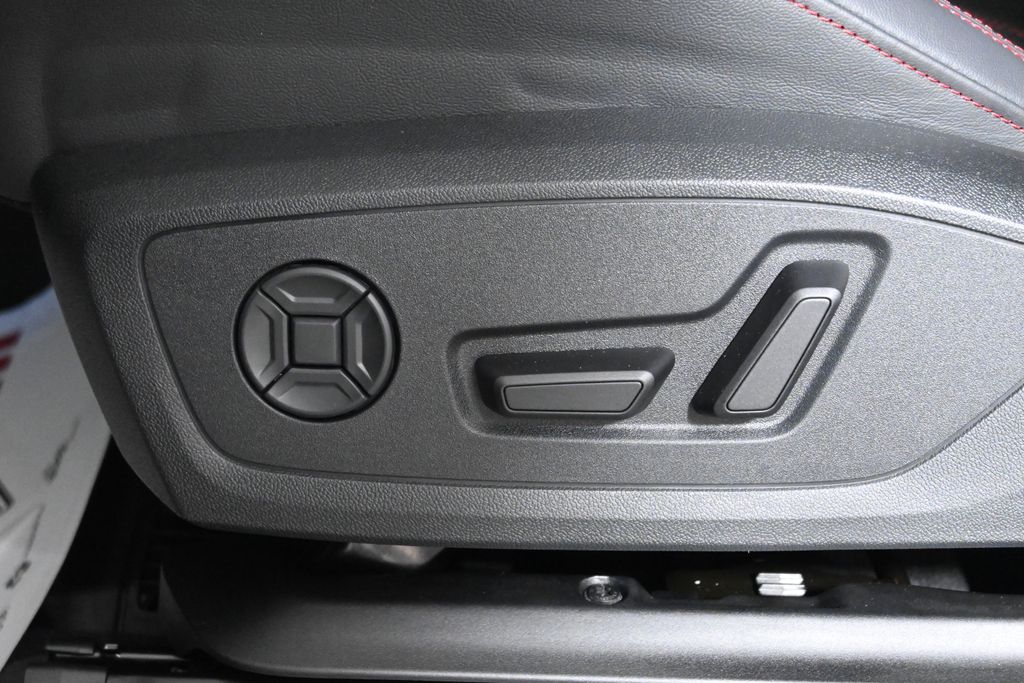 Thumbnail: 2025 Audi Q3 - 25