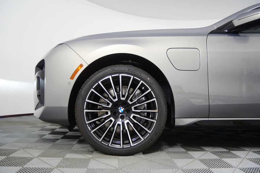 Thumbnail: 2026 BMW 7 Series - 7