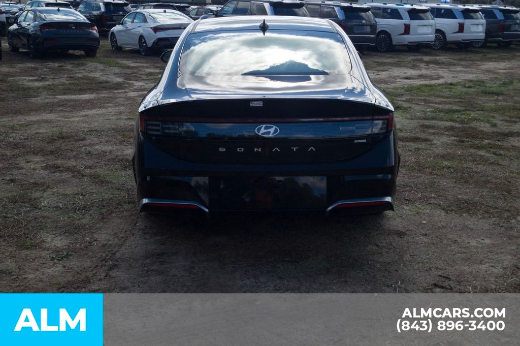 Used 2025 Black Hyundai SEL image 6