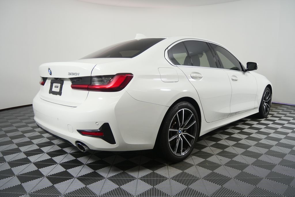 Thumbnail: 2021 BMW 3 Series - 3