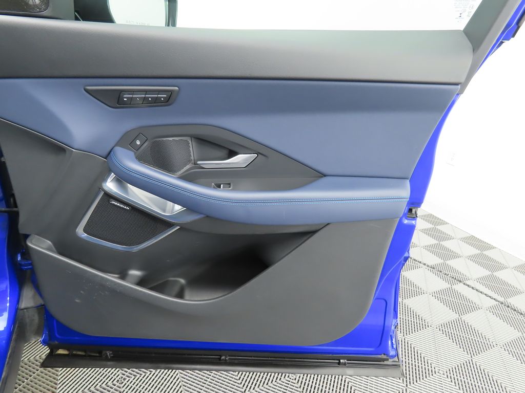 Thumbnail: 2018 Jaguar E-Pace - 25