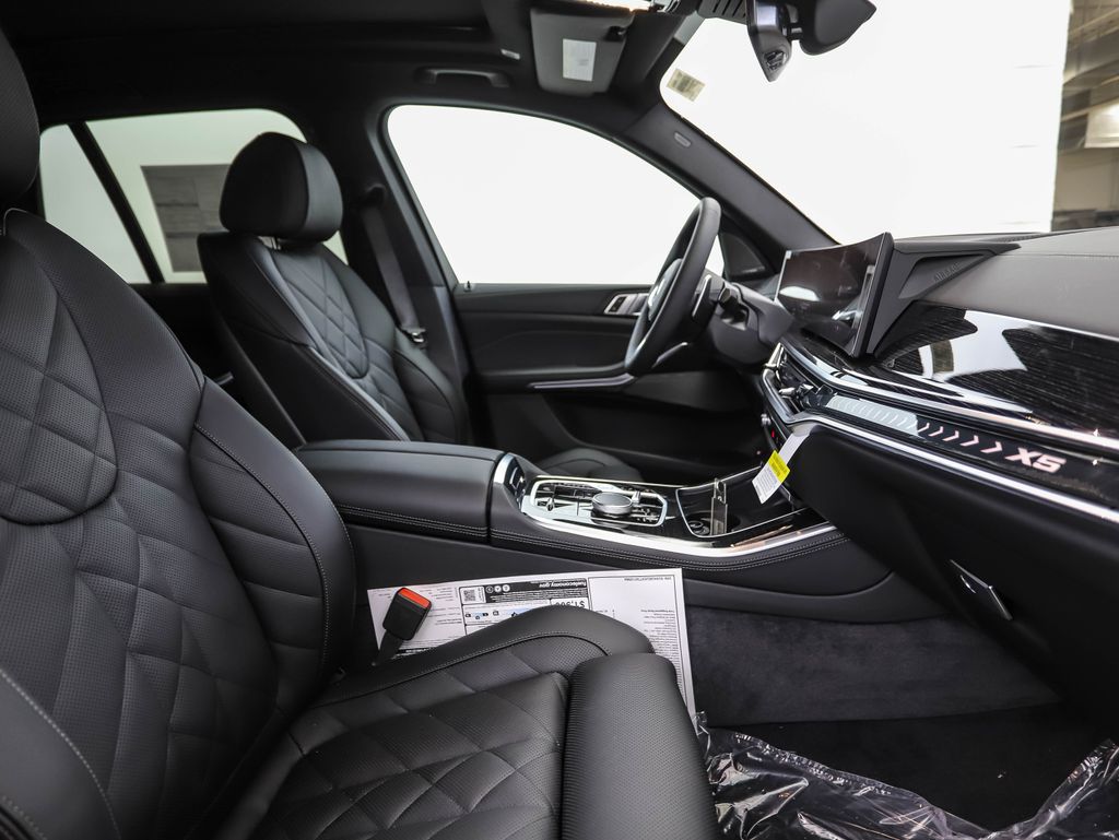 Thumbnail: 2026 BMW X5 - 30