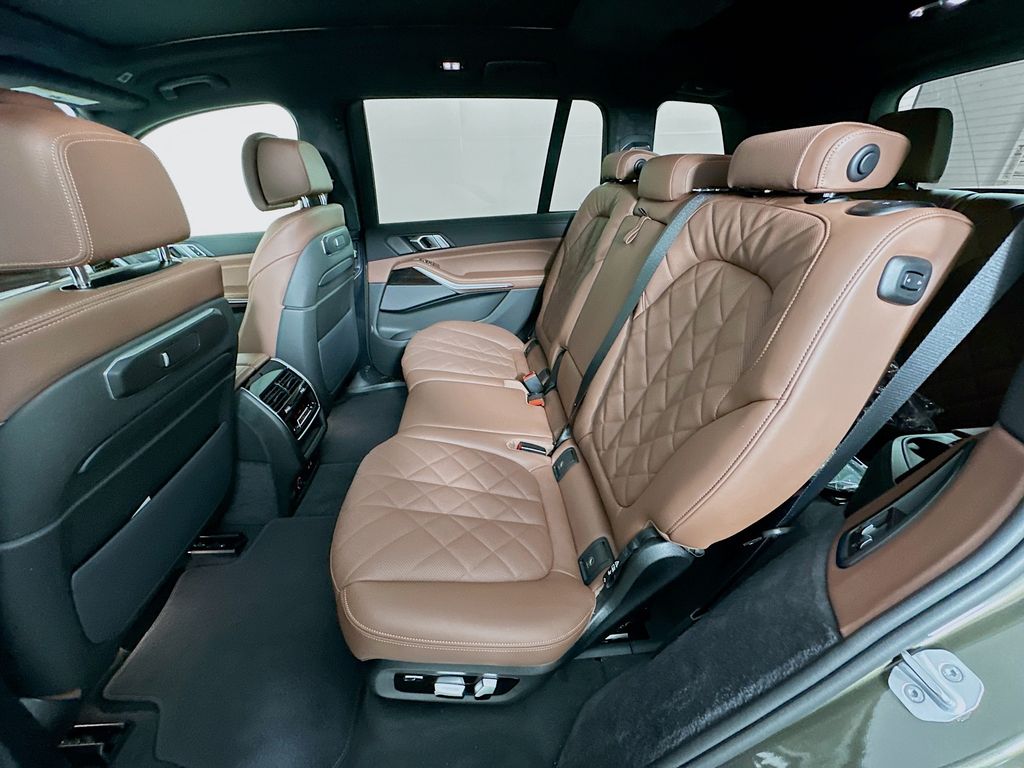 Thumbnail: 2026 BMW X7 - 17