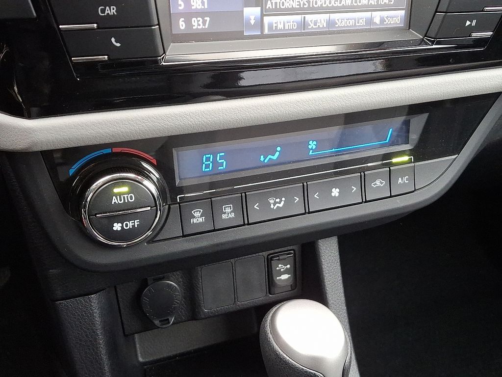 Thumbnail: 2015 Toyota Corolla - 16