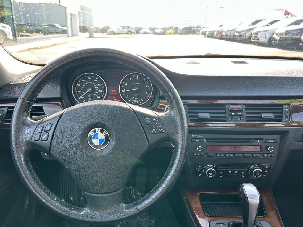 Thumbnail: 2011 BMW 3 Series - 17