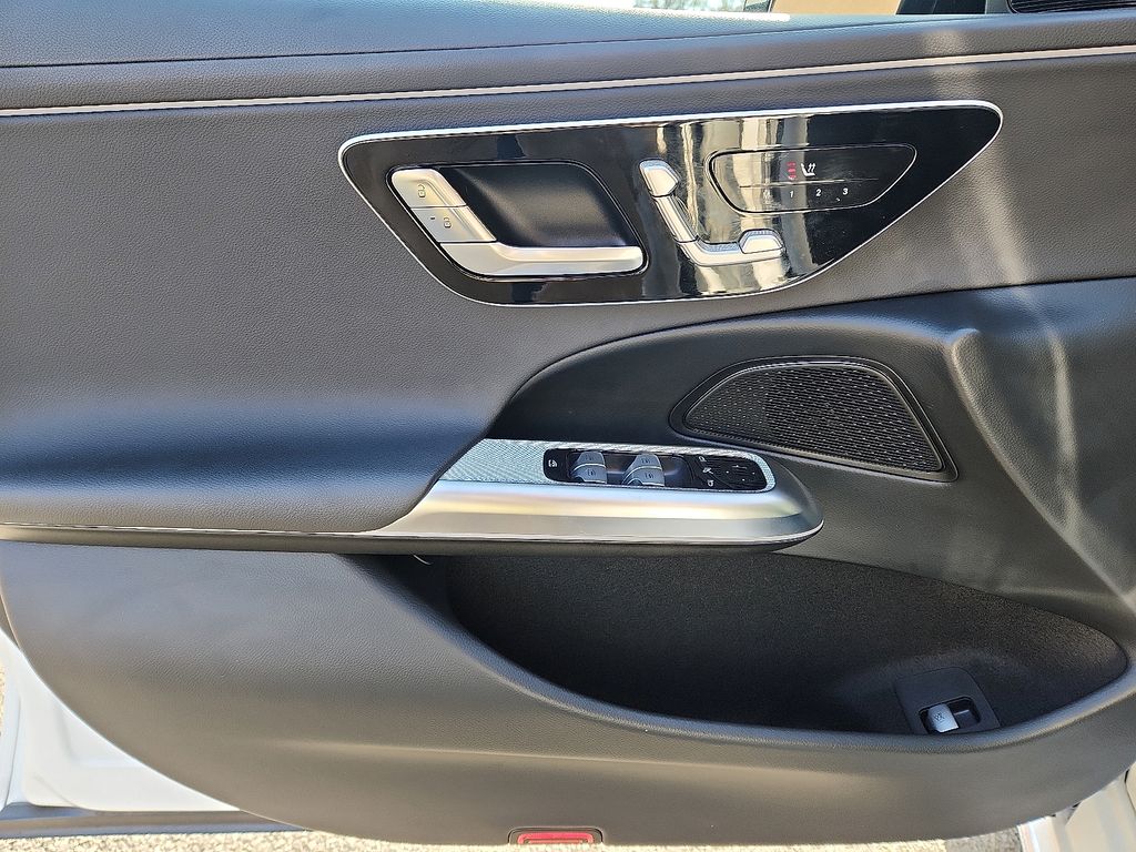 Thumbnail: 2025 Mercedes-Benz E-Class - 12