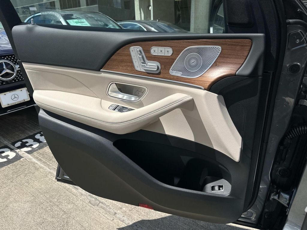 Thumbnail: 2026 Mercedes-Benz GLE - 11