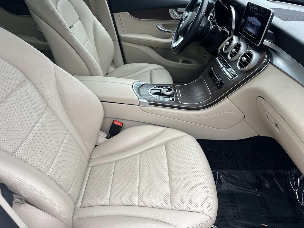 Thumbnail: 2018 Mercedes-Benz GLC - 21