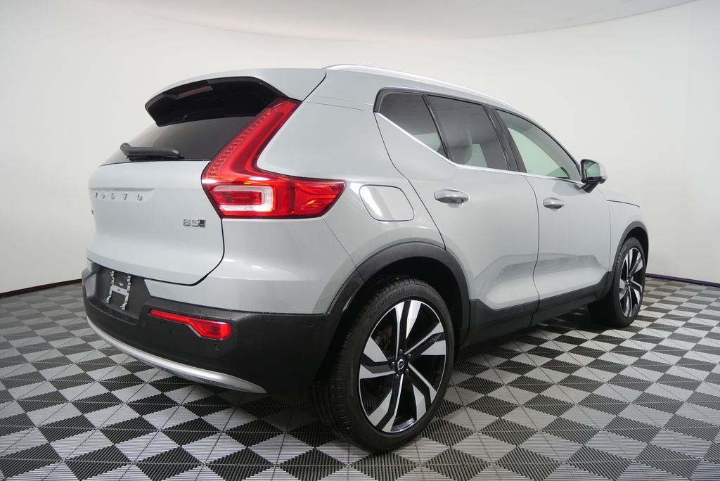 Thumbnail: 2025 Volvo XC40 - 3