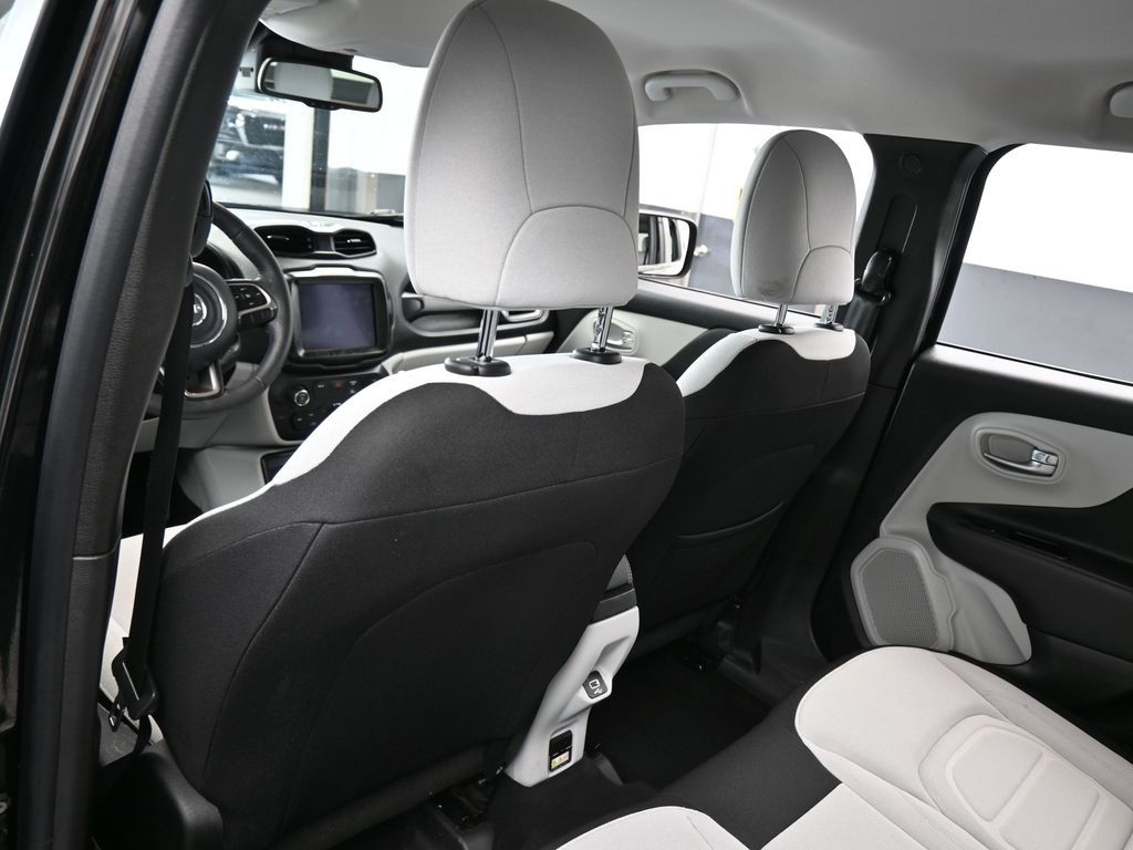 Used 2022 Black Clearcoat Jeep Latitude image 35