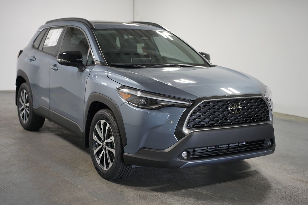 2025 Toyota Corolla Cross XLE 3