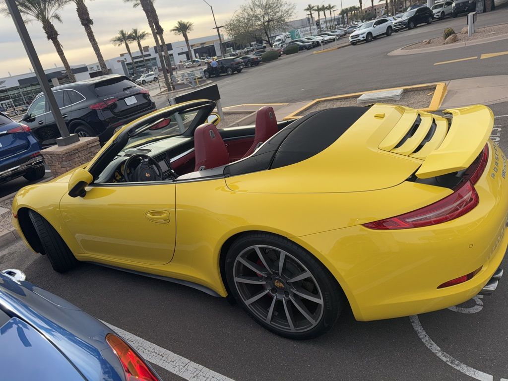 Thumbnail: 2016 Porsche 911 - 2