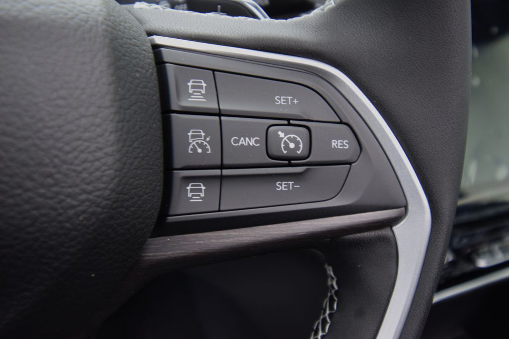 new 2025 Jeep Grand Cherokee car, priced at $50,186