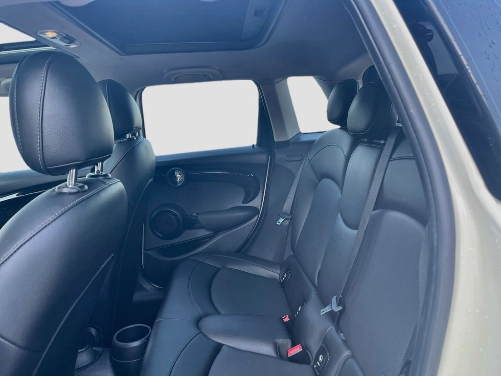 Used 2019 White MINI Classic image 24