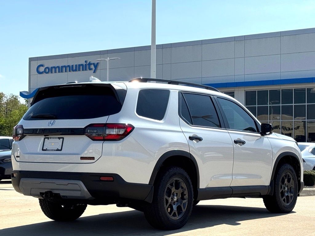 2025 Honda Pilot TrailSport White at Community Honda