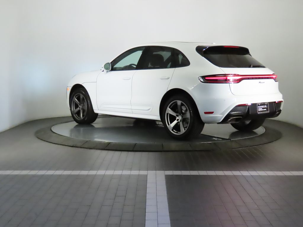 Thumbnail: 2022 Porsche Macan - 3