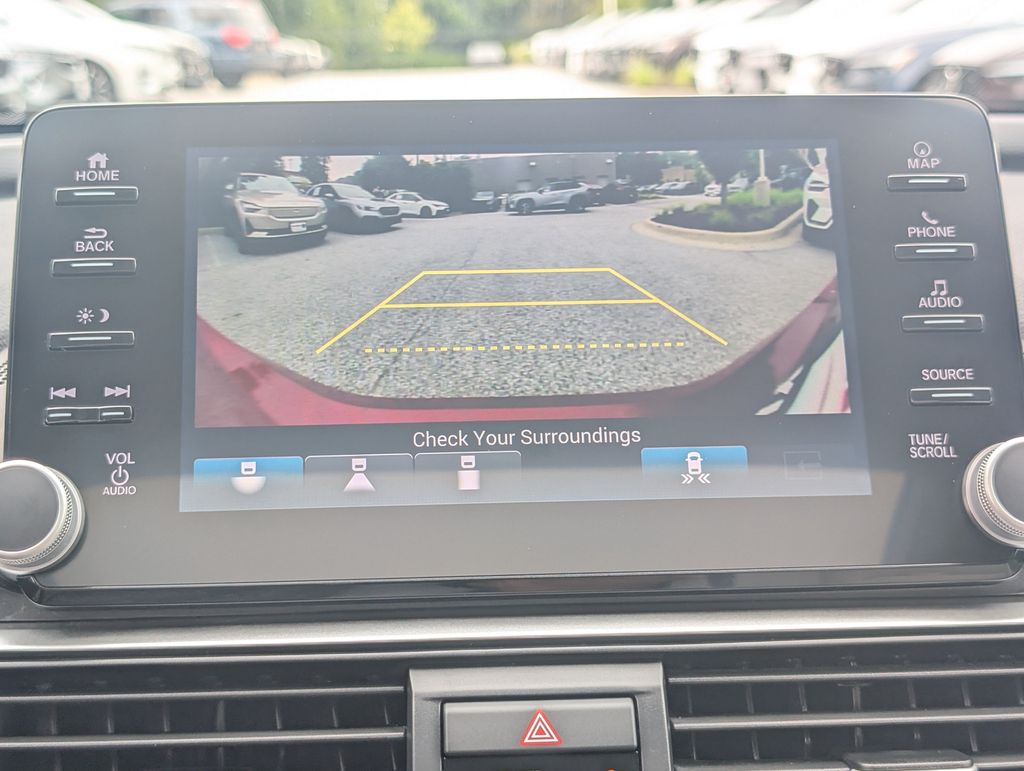 Used 2018 Red Honda Touring image 22