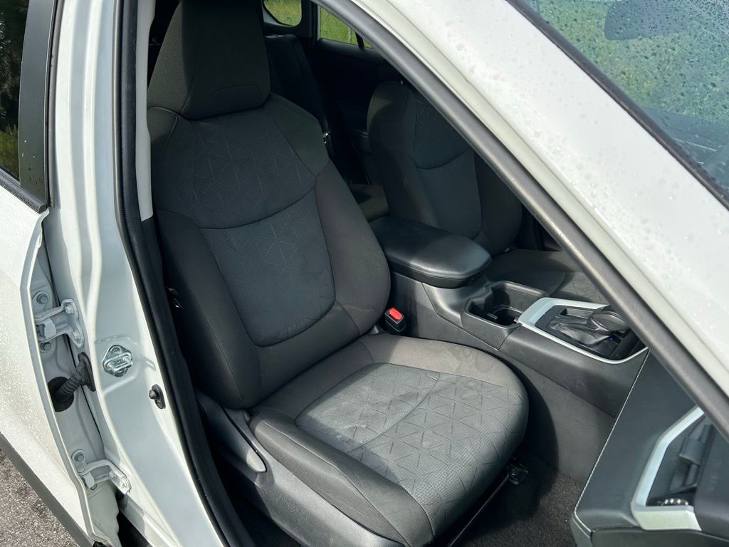 Thumbnail: 2022 Toyota RAV4 - 15