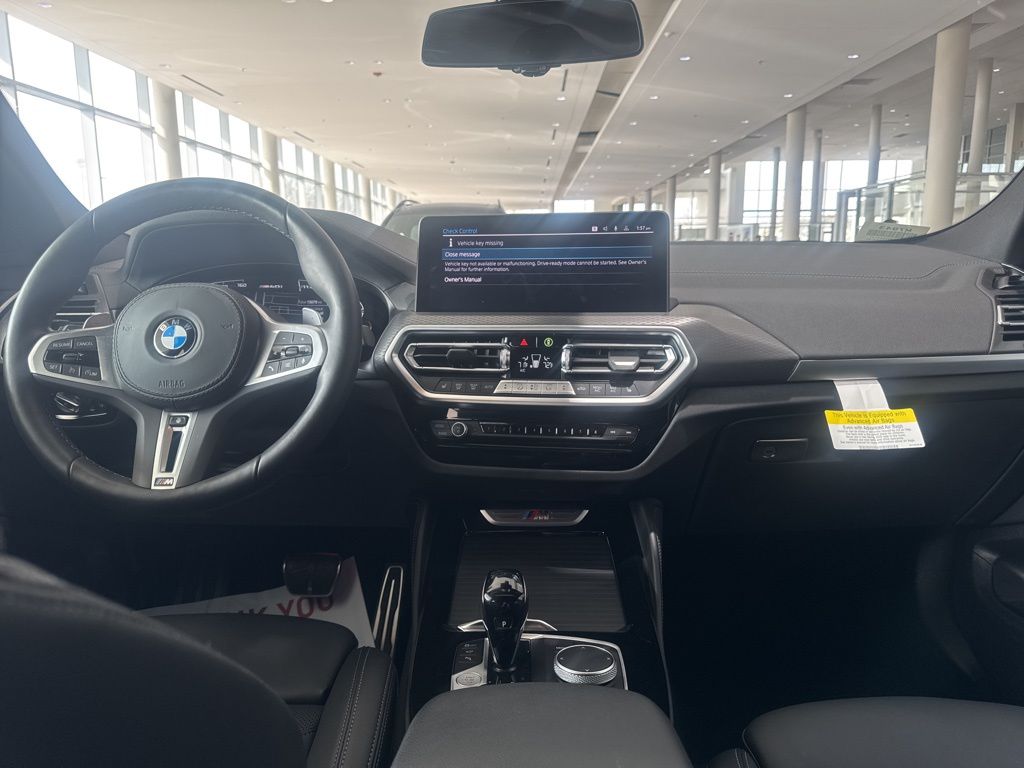 Thumbnail: 2025 BMW X4 - 16