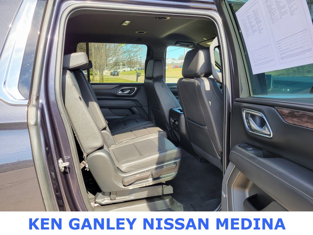 2023 Chevrolet Suburban LT photo