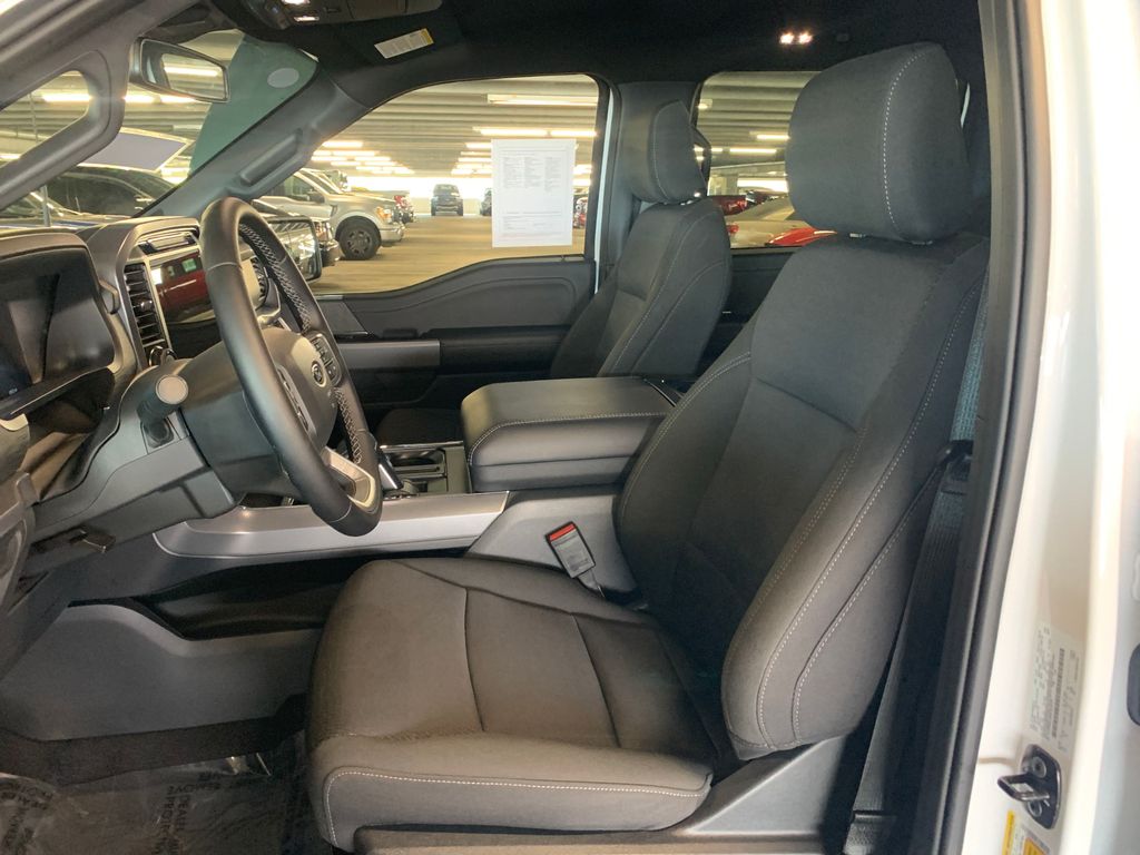 2025 Ford F-150 XLT photo 13
