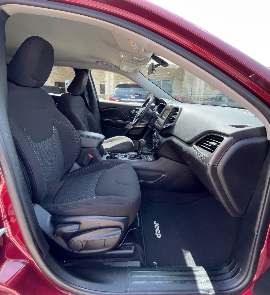 2019 Jeep Cherokee Latitude Red at Community Kia
