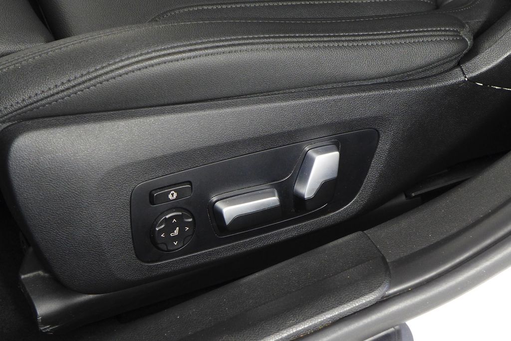 Thumbnail: 2021 BMW 3 Series - 23