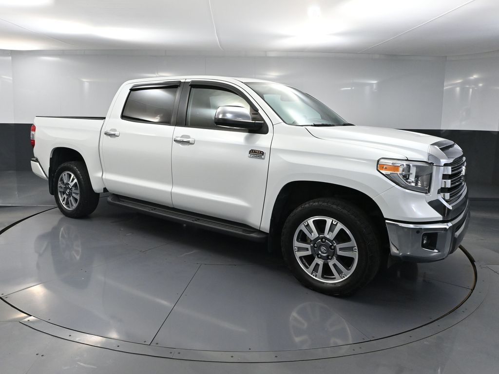 White (Wind Chill Pearl) 2021 Toyota Tundra Pickup Truck Four-Wheel Drive 6-Speed Automatic