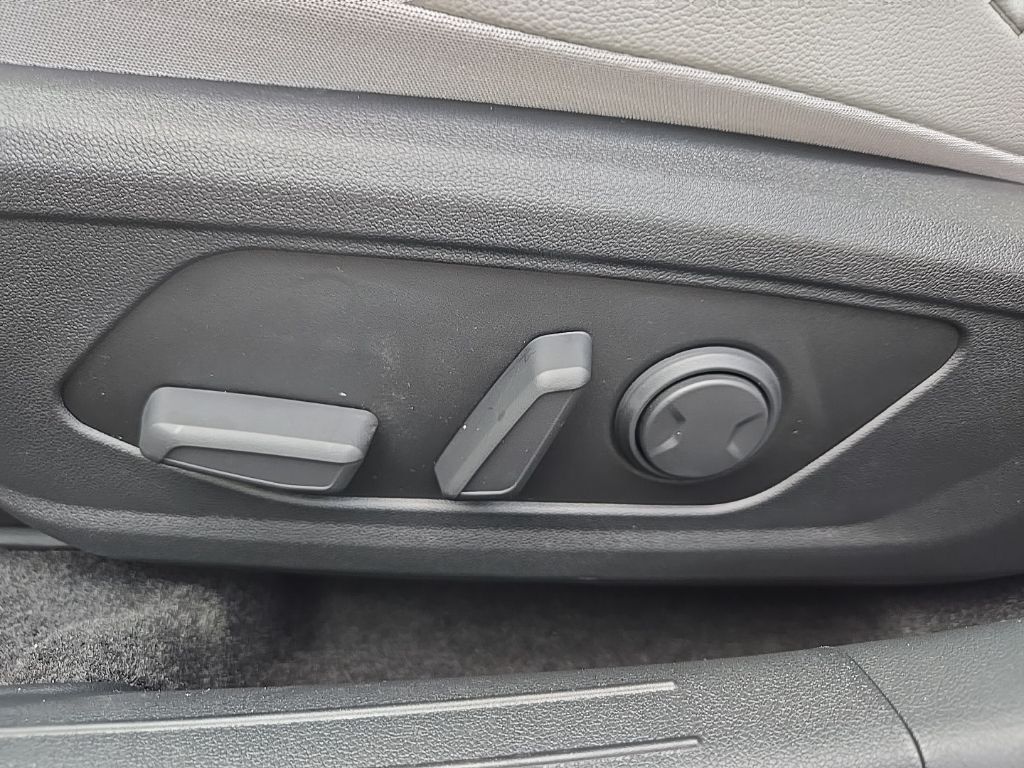 Thumbnail: 2025 Hyundai Elantra - 17