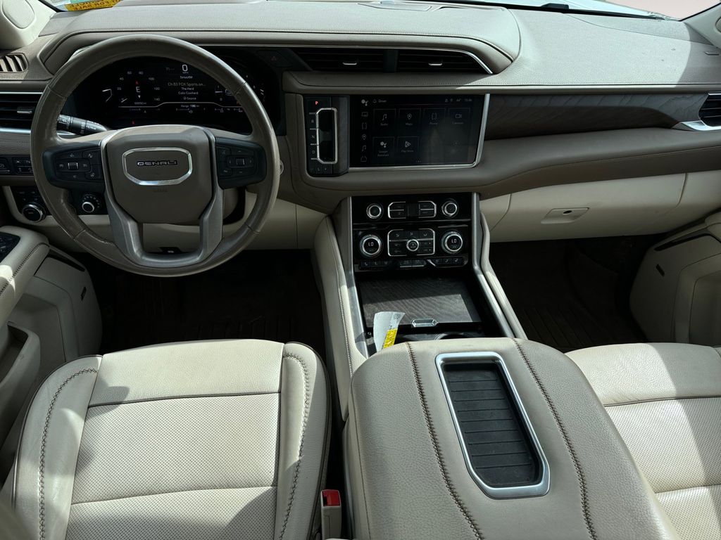 2022 GMC Yukon XL Denali 10