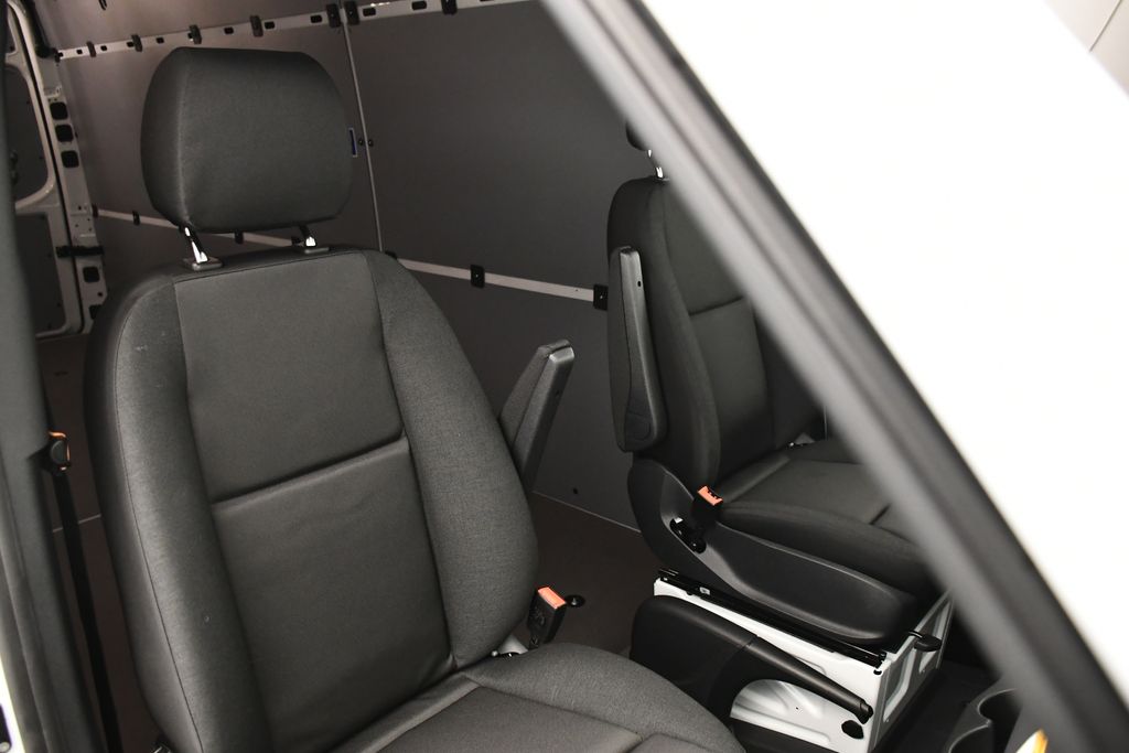 Thumbnail: 2025 Mercedes-Benz Sprinter - 32