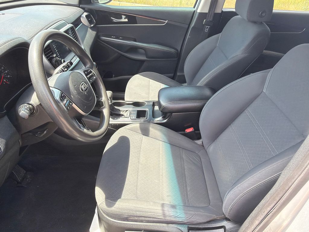 Used 2019 Sparkling Silver Kia L image 9