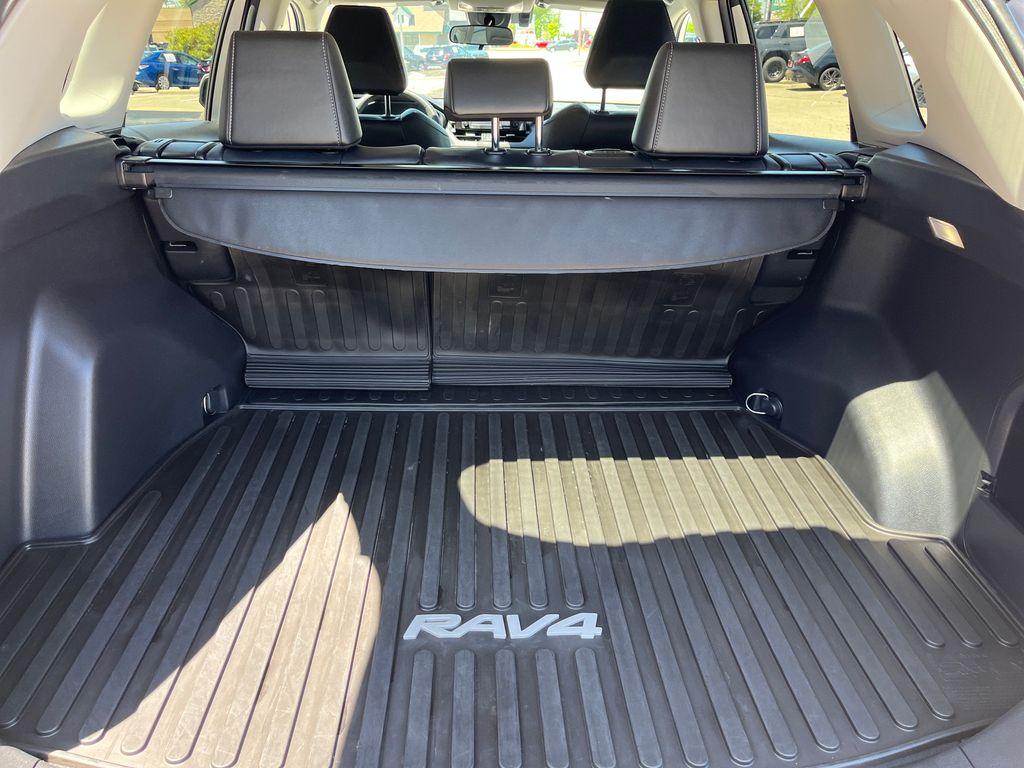 2022 Toyota RAV4 Hybrid XLE Premium photo