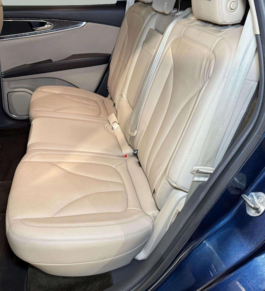 Used 2017 Midnight Sapphire Blue Metallic Lincoln Reserve image 24