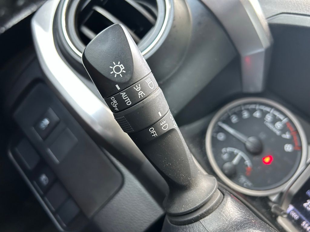 2022 Toyota Tacoma SR5 25