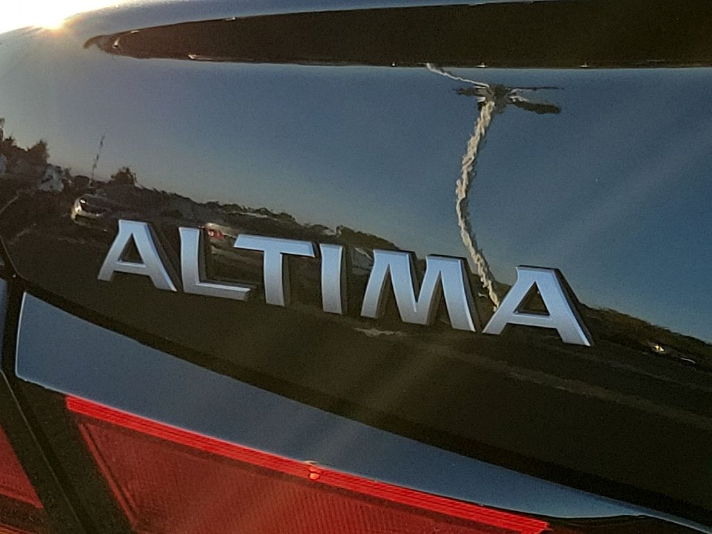 2025 Nissan Altima SR 11