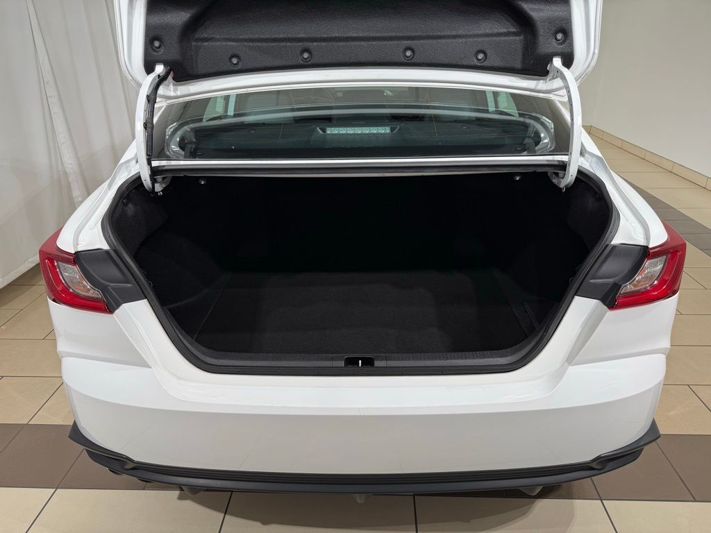 Thumbnail: 2025 Toyota Camry - 11