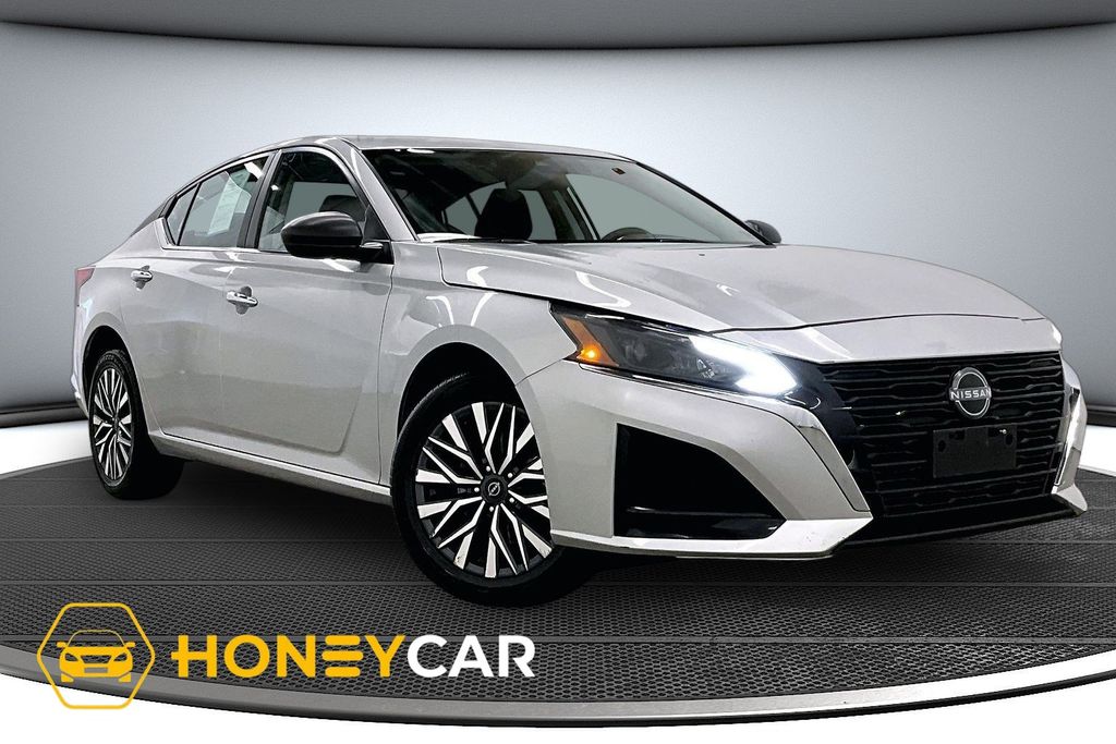Brilliant Silver Metallic 2024 Nissan Altima 2.5 SV AWD Sedan All-Wheel Drive Continuously Variable Transmission