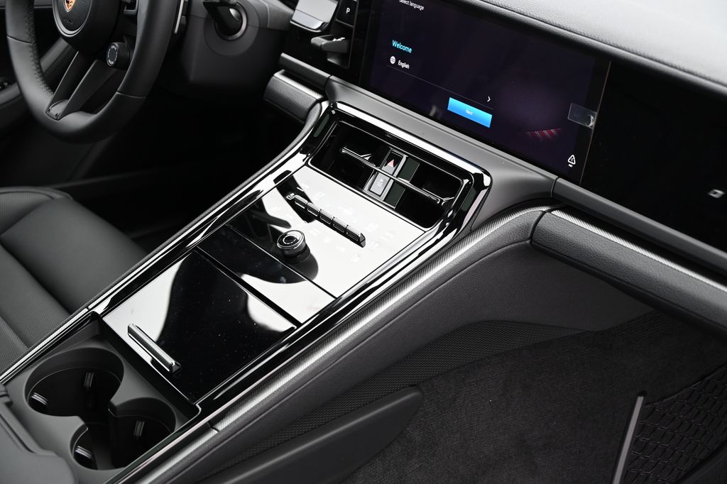 Thumbnail: 2024 Porsche Panamera - 24