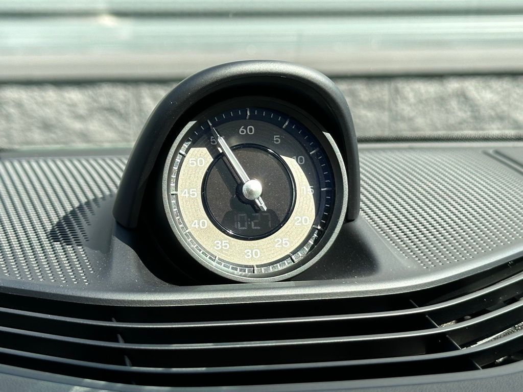 Thumbnail: 2025 Porsche Taycan - 25