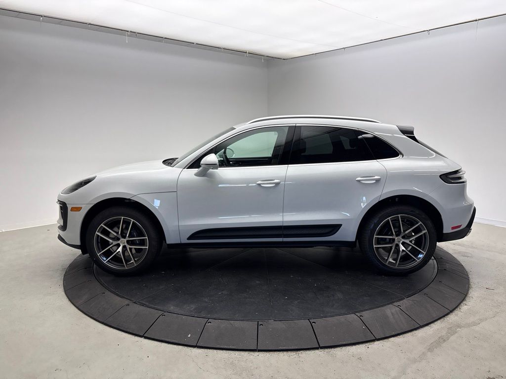 Thumbnail: 2026 Porsche Macan - 2