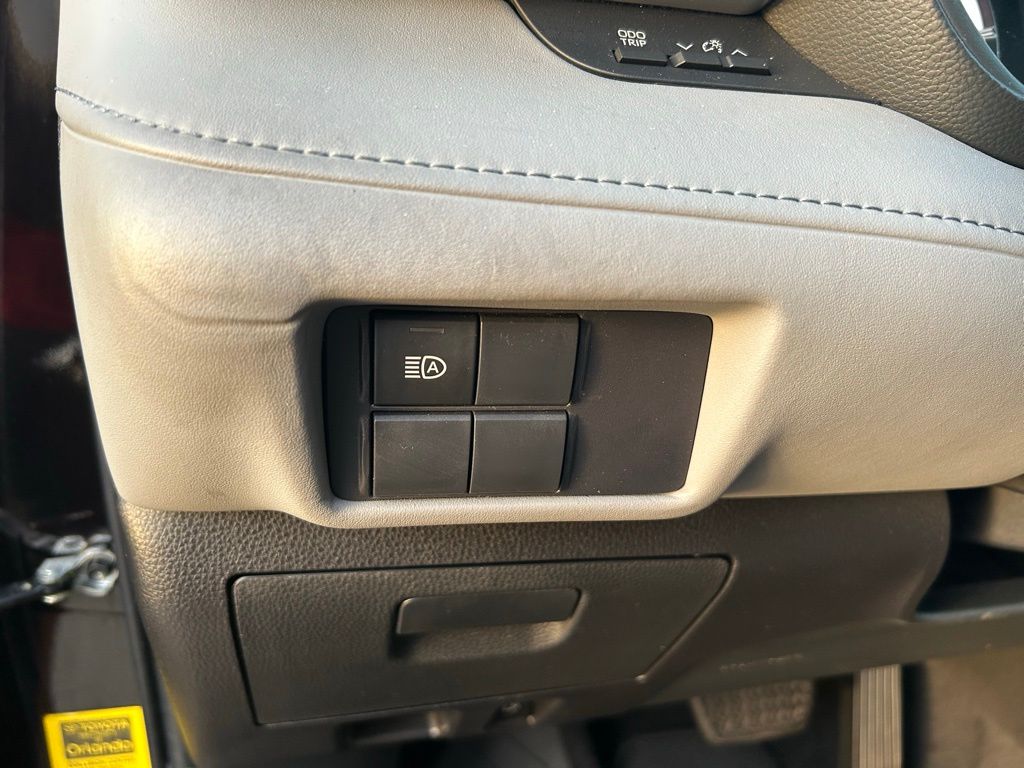 2022 Toyota Highlander L 18
