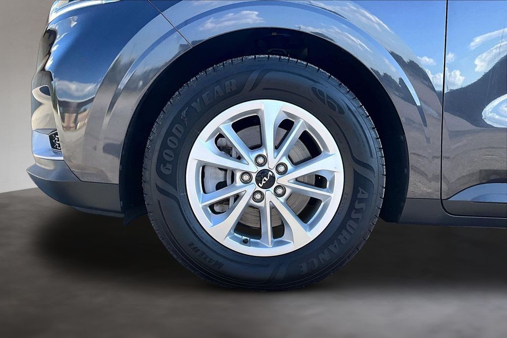 Used 2024 Kia Carnival Van