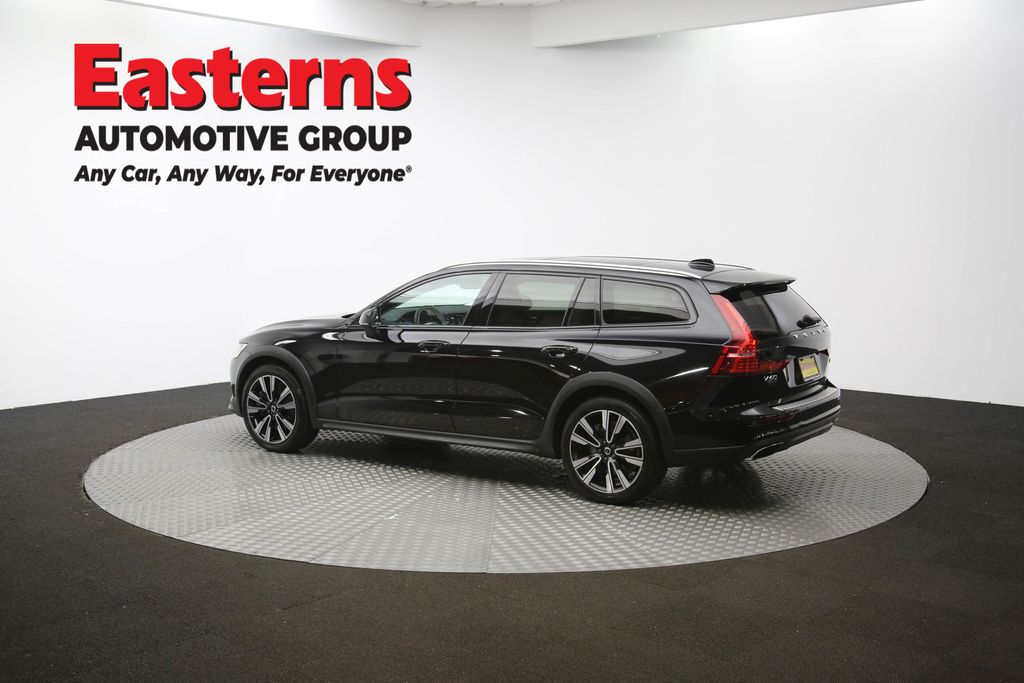Used 2022 Black Volvo T5 image 60