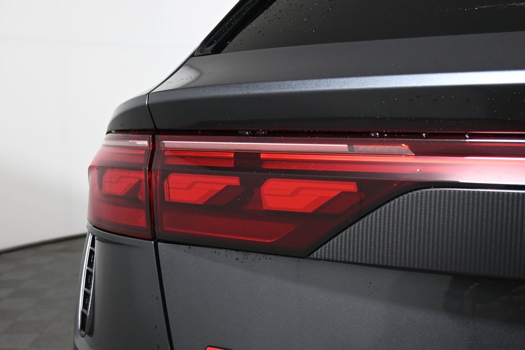 Thumbnail: 2026 Audi RS Q8 - 11